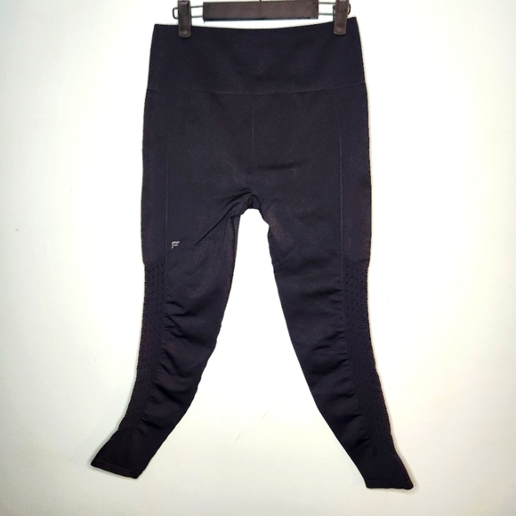 Fabletics Leggings Women's Black Capri NWOT athletic Wear - Picture 1 of 4